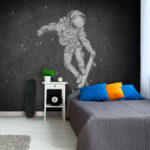 Papier peint Astronaute faisant du skateboard dans l'espace.
