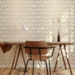 Papier peint Élégant motif floral beige.