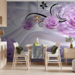 Papier peint Roses violettes sur fond de tissu soyeux.