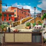 Papier peint Patio avec table et chaises et fontaine devant un bâtiment
