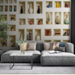 Papier peint Étagères décoratives avec des objets colorés.