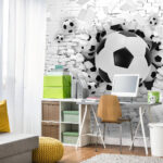 Papier peint Des ballons de football traversent le mur