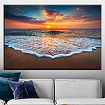 Tableaux Les vagues du coucher du soleil embrassent le rivage.