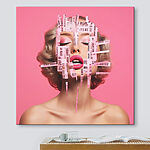 Tableaux Femme avec des bandes de papier rose sur le visage