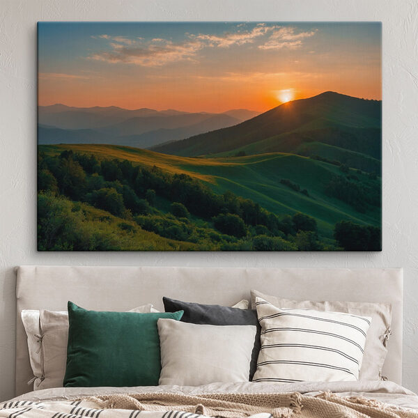 Coucher de soleil sur une colline verdoyante Tableaux Coucher de soleil sur une colline verdoyante