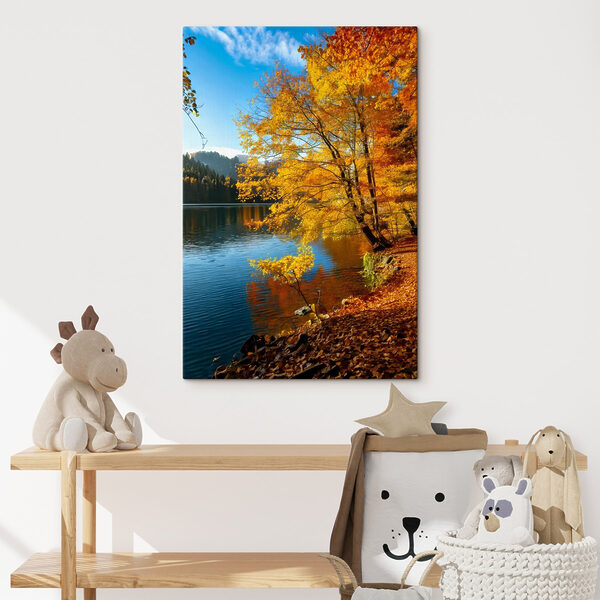 Lac avec des arbres et des feuilles sur le sol Tableaux Lac avec des arbres et des feuilles sur le sol
