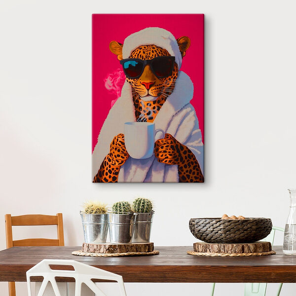 Peinture d'un léopard portant une robe et des lunettes de soleil et tenant une coupe Tableaux Peinture d'un léopard portant une robe et des lunettes de soleil et tenant une coupe