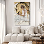 Tableaux Femme en robe blanche tenant un oiseau